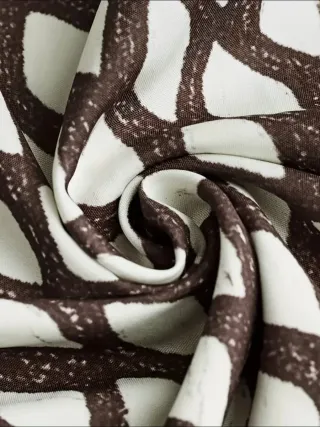 Vestido camisero estampado blanco y negro