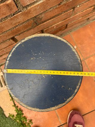 Taburete antiguo metálico