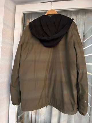 Parka verde militar de Bershka