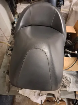 Asiento Honda Forza 250 y guardabarros delantero