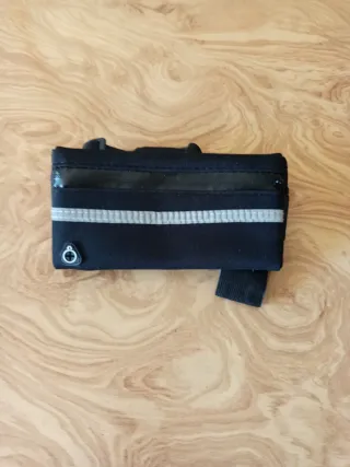 Riñonera deportiva negra