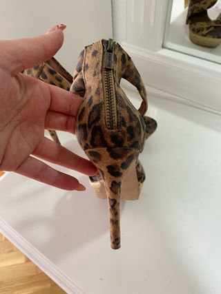 Sandalias tacón Bershka estampado leopardo