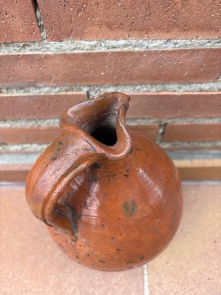 Aceitera antigua de barro