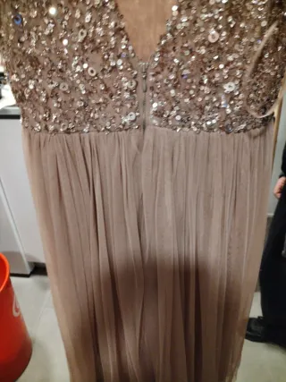 Vestido de fiesta beige y dorado Con torera a jueg