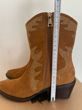 Botín campero serraje y remaches de TOP3