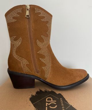 Botín campero serraje y remaches de TOP3