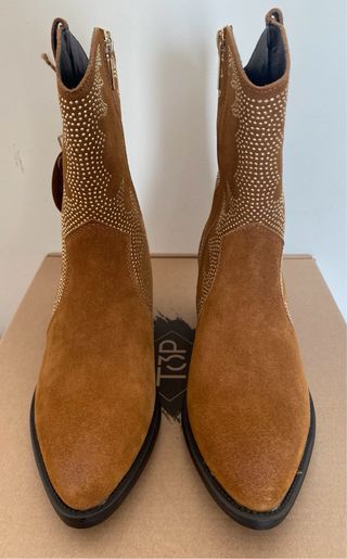 Botín campero serraje y remaches de TOP3