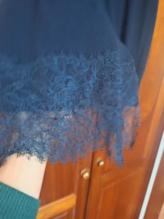 Casaco azul comprido com renda