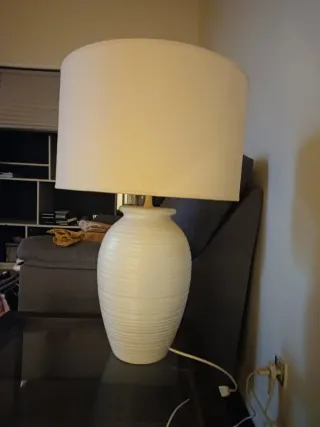 Candeeiro de mesa com abajur