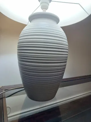 Candeeiro de mesa com abajur