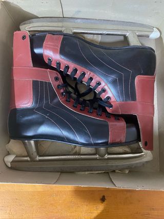 Pattini da ghiaccio vintage neri e rossi numero 43