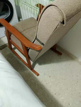 Sillón balancín tela y madera