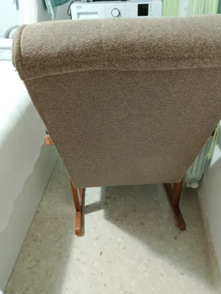 Sillón balancín tela y madera