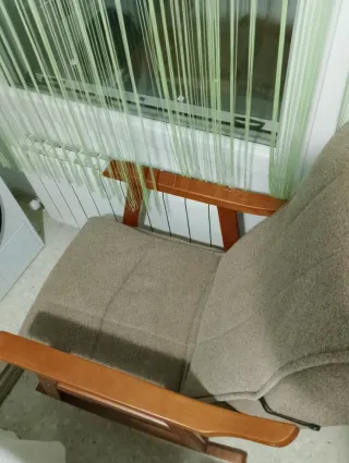 Sillón balancín tela y madera