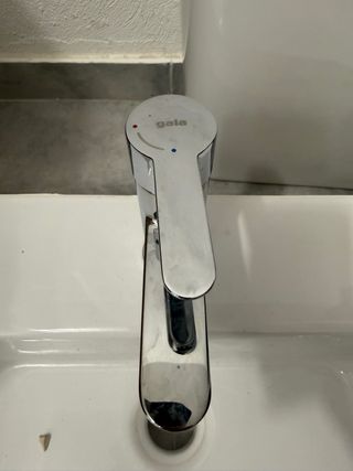 Lavabo de baño nuevo porcelana 60cm x 44cm