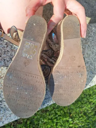 Sandálias de cunha prateadas com pedras