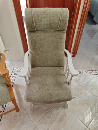 2 Sillones Mecedoras Tela y Madera