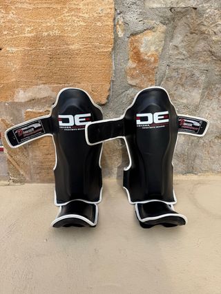 Espinilleras Muay Thai Negras