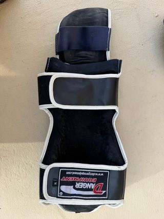 Espinilleras Muay Thai Negras