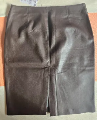 Falda polipiel Mango efecto piel marrón