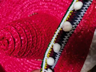 Sombrero Mexicano Rosa con Pompones