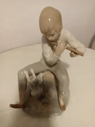 Figura porcelana niño con perro