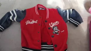 Chaqueta deportiva infantil roja