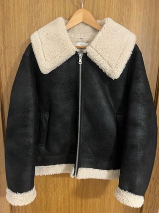 Abrigo Mango Negro con Borrego