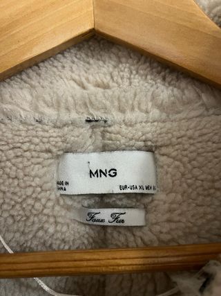 Abrigo Mango Negro con Borrego