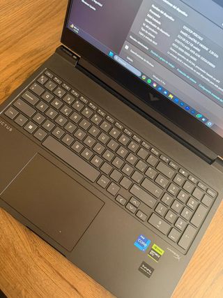 HP Victus 16-r1000ns i7