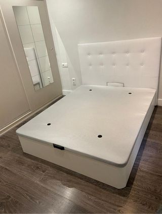 Base de cama tapizada blanca