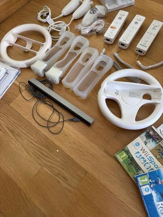 Consola Nintendo Wii + Accesorios y Juegos