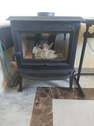 Chimenea Jotul Negra con Tubos de Acero
