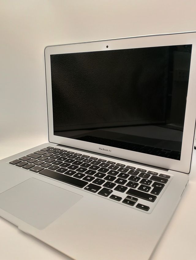 MACBOOK AIR 6 OS X 4GB 120GB i5 + CARGADOR
