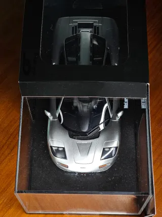 McLaren F1 1:18 GT Spirit CLDC Excl. + Vitrina