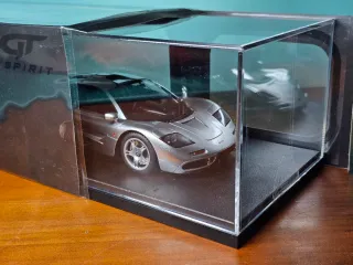 McLaren F1 1:18 GT Spirit CLDC Excl. + Vitrina