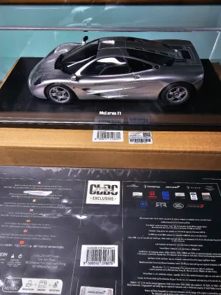 McLaren F1 1:18 GT Spirit CLDC Excl. + Vitrina
