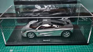 McLaren F1 1:18 GT Spirit CLDC Excl. + Vitrina