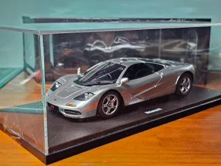 McLaren F1 1:18 GT Spirit CLDC Excl. + Vitrina