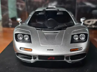McLaren F1 1:18 GT Spirit CLDC Excl. + Vitrina