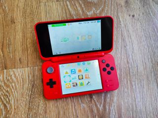 Nintendo 2DS XL (Edición Pokeball)