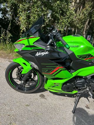 Kawasaki Ninja 400 KRT 2023