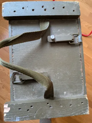 Caja de munición militar antigua