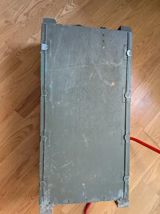 Caja de munición militar antigua