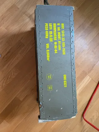 Caja de munición militar antigua