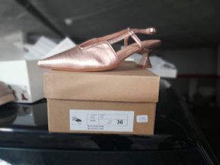 Sandalia de piel nueva. N36