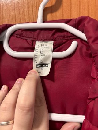 Abrigo Quechua reversible negro y rojo