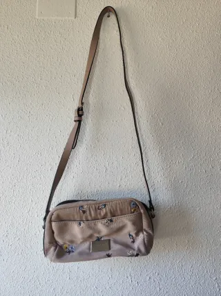 Bolso malva con flores