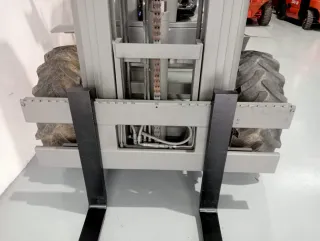 Carretilla elevadora Ausa 4x4