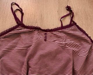 Top “Bershka” a righe viola e bianche Y2K